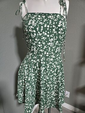 Green Floral Print Women's Dress - White Daisy Pattern